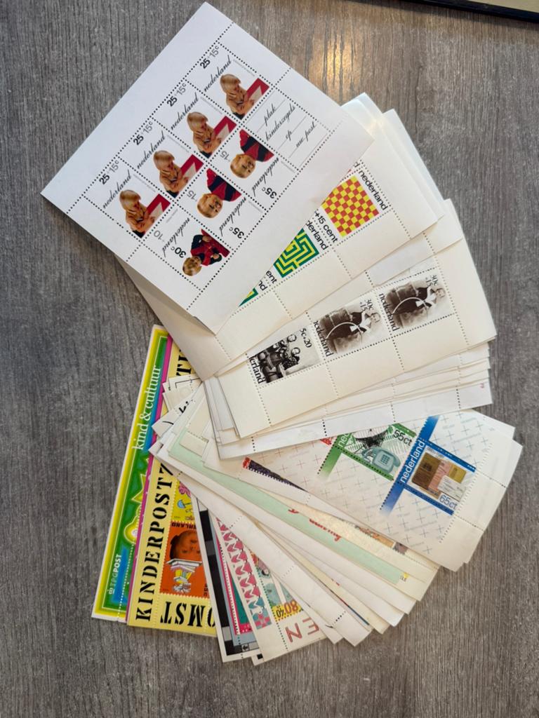 VELLETJES kinderpostzegels 1972 t/m 2009 VOOR MAAR 1 Euro, Ophalen of Verzenden