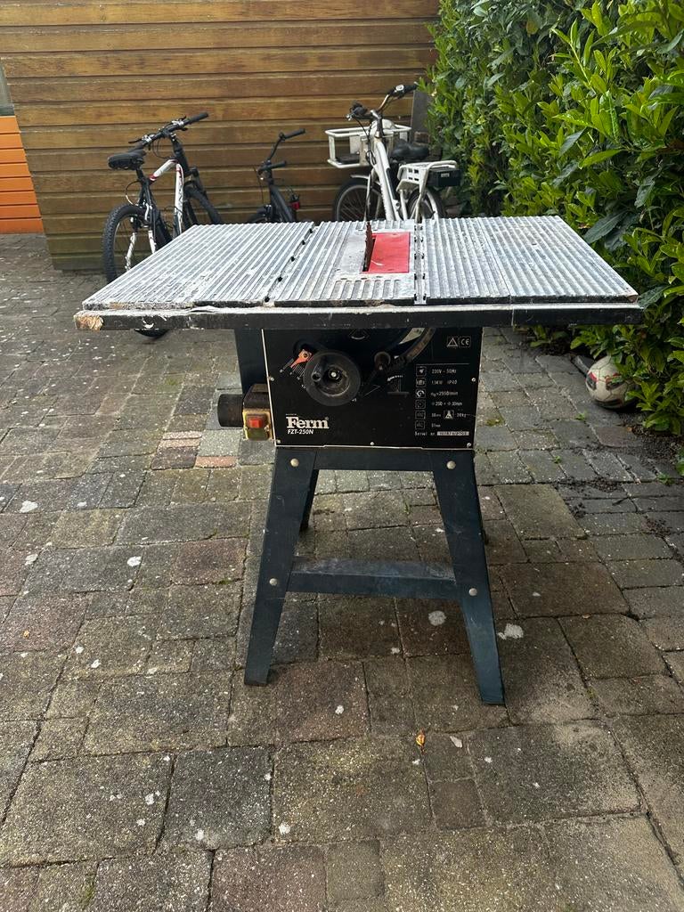 Ferm FZT-250N Tafelzaag - Krachtige Cirkelzaag, Doe-het-zelf en Verbouw, Gebruikt, Cirkelzaag, 600 tot 1200 watt, Ophalen of Verzenden