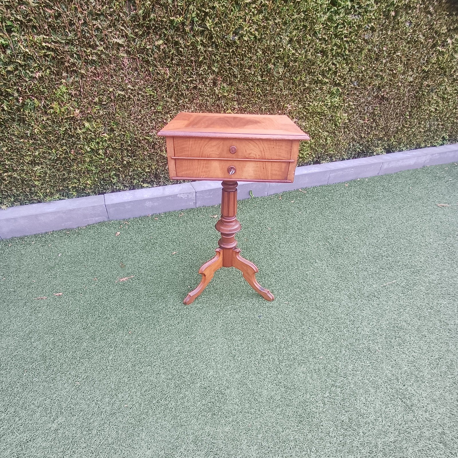 te koop kersenhouten naaitafeltje / bijzettafeltje, Ophalen