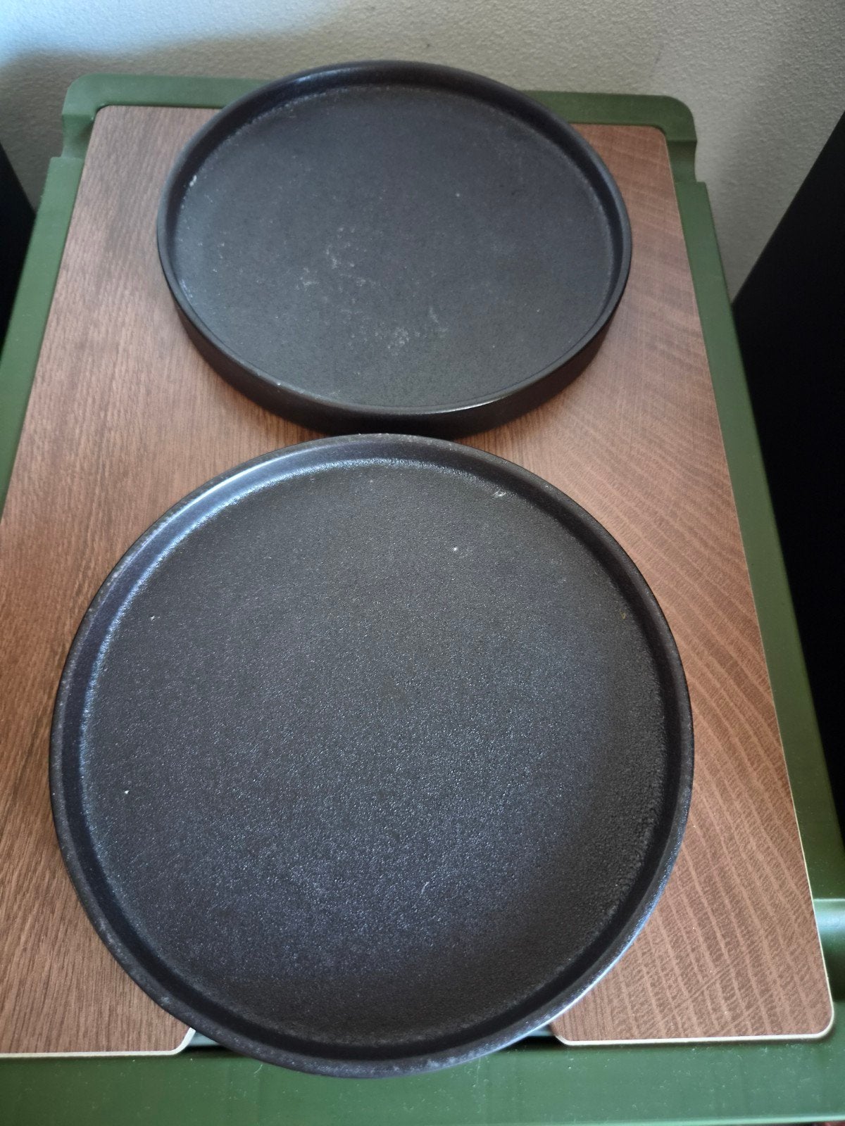 Twee zwarte schalen, Ophalen of Verzenden, Gebruikt