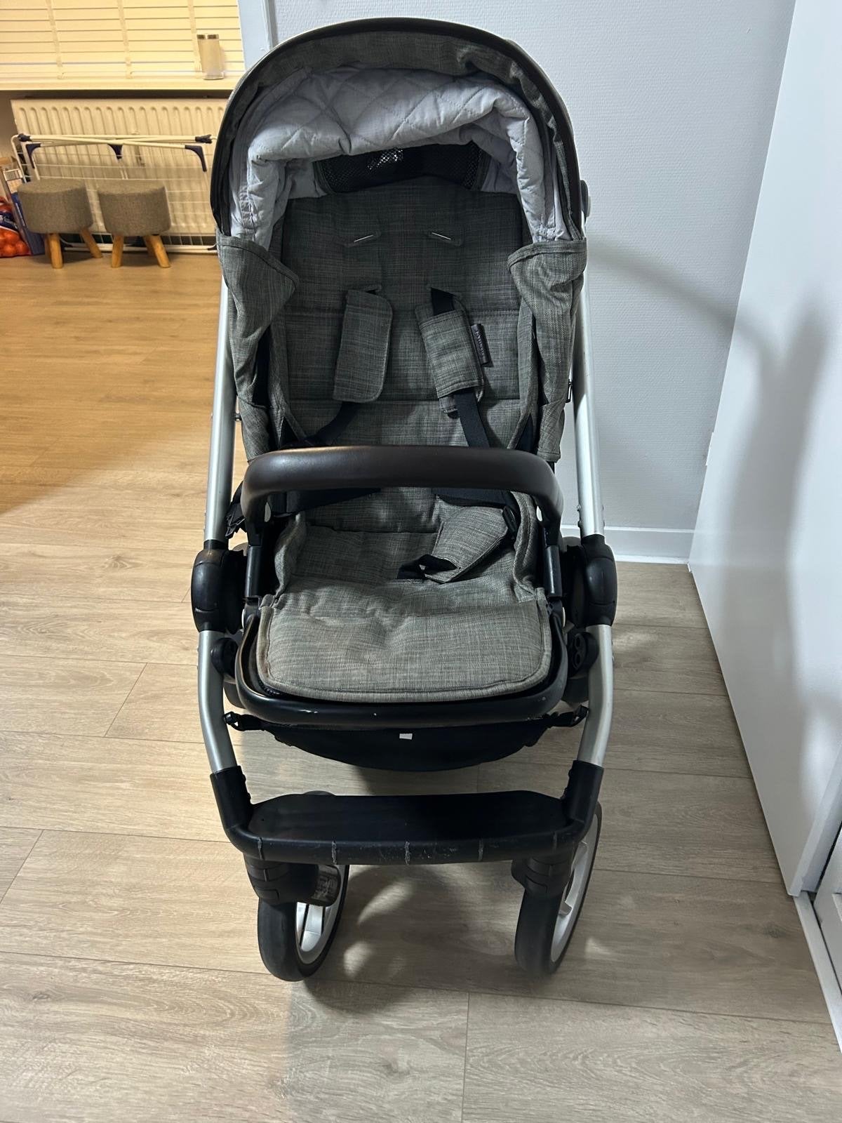 Mutsy Igo kinderwagen en autostoel, Gebruikt, Ophalen of Verzenden, Combiwagen, Mutsy