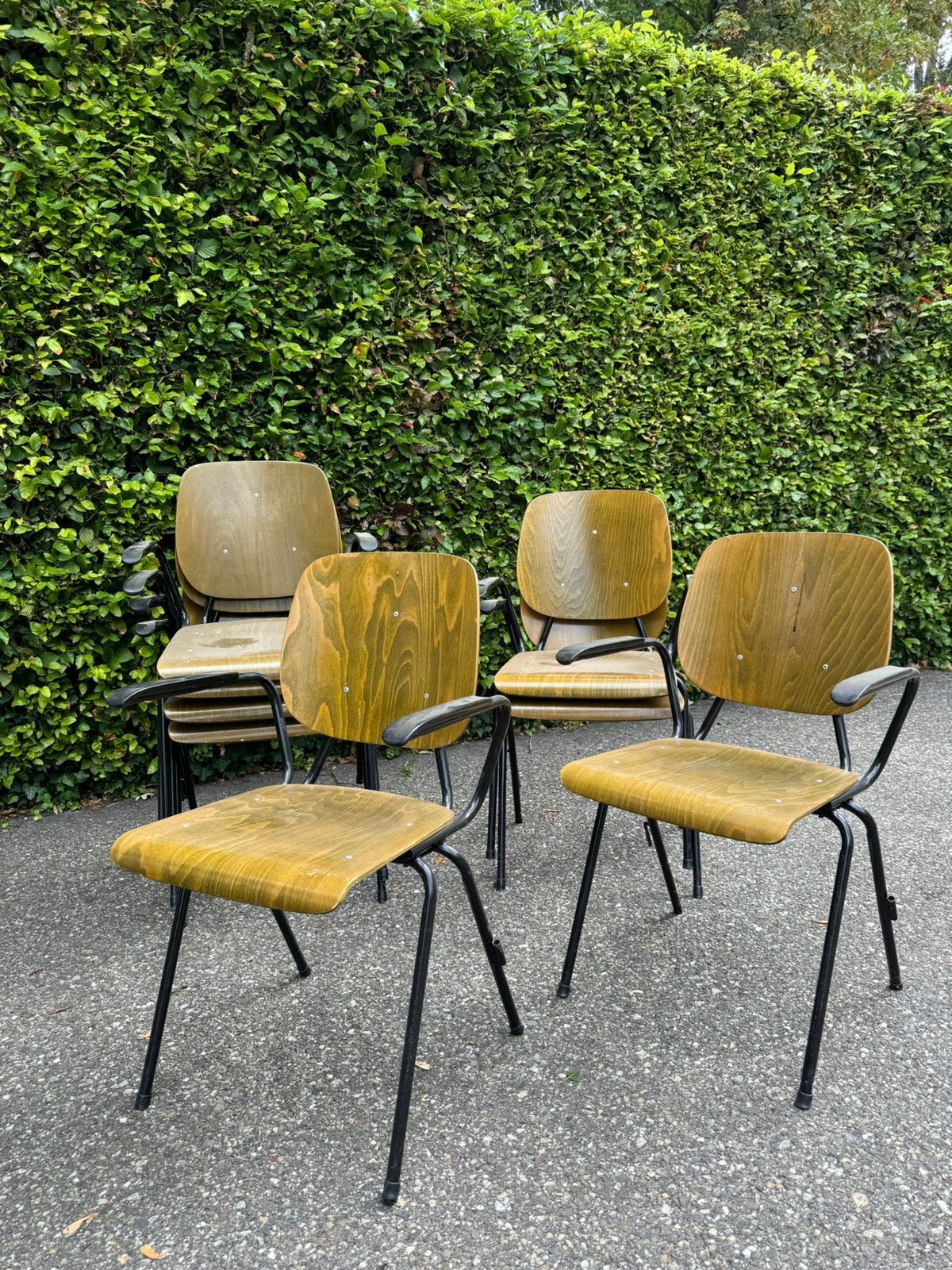 Partij +/-70 eetkamerstoelen vintage industrieel stapelbaar, Ophalen, Gebruikt, Bruin, Vijf, Zes of meer stoelen
