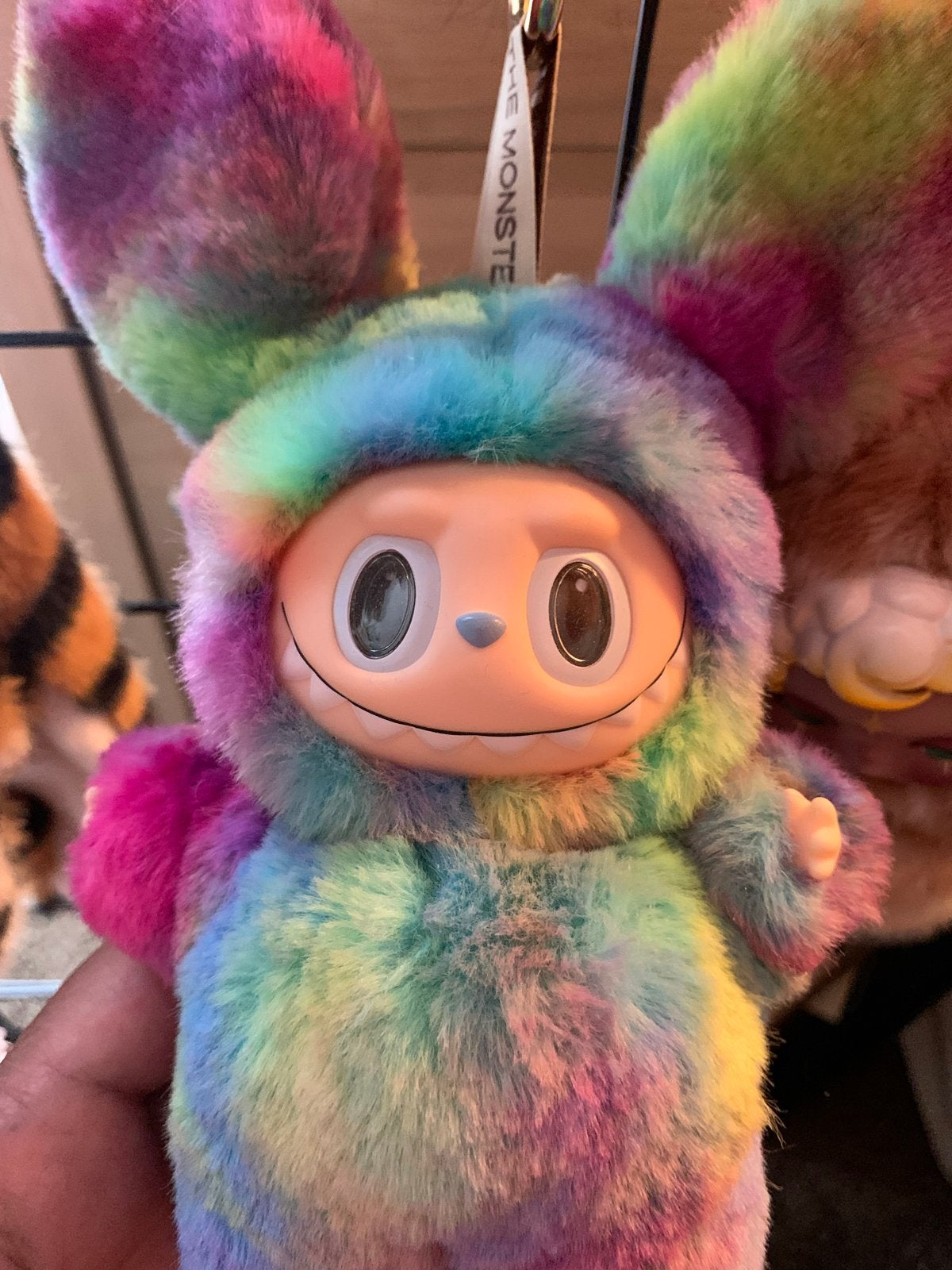 Labubu Schattige regenboog pluche knuffel met grote oren, Overige merken, Overige typen, Zo goed als nieuw, Middelgroot (20 tot 80 cm)