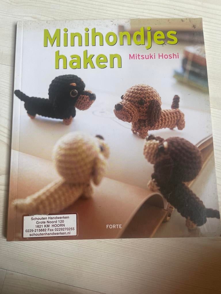 Minihondjes haken - Mitsuki Hoshi - Patroon/Boek, Ophalen of Verzenden, Gebruikt, Haken, Patroon of Boek