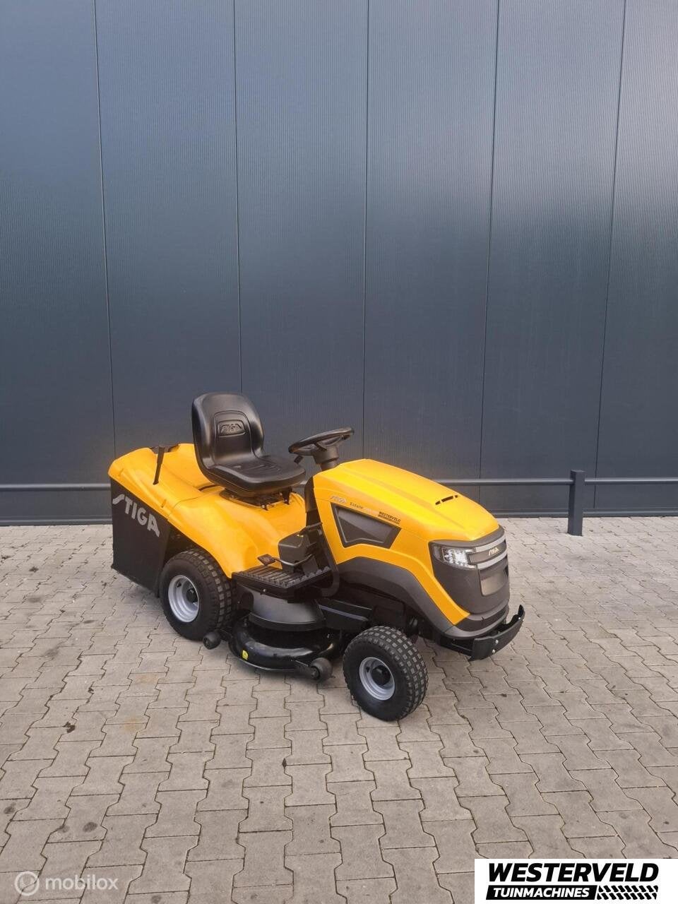 Gebruikte Stiga Estate 6102HW zitmaaier opvang 2 cilinder, Gebruikt, Info@westerveldtuinmachines.nl, Handelsplein, Stiga