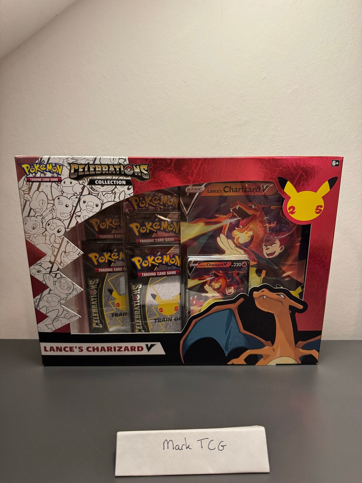 Pokémon Celebrations Lance's Charizard V Collection Box, Ophalen of Verzenden, Nieuw, Overige typen