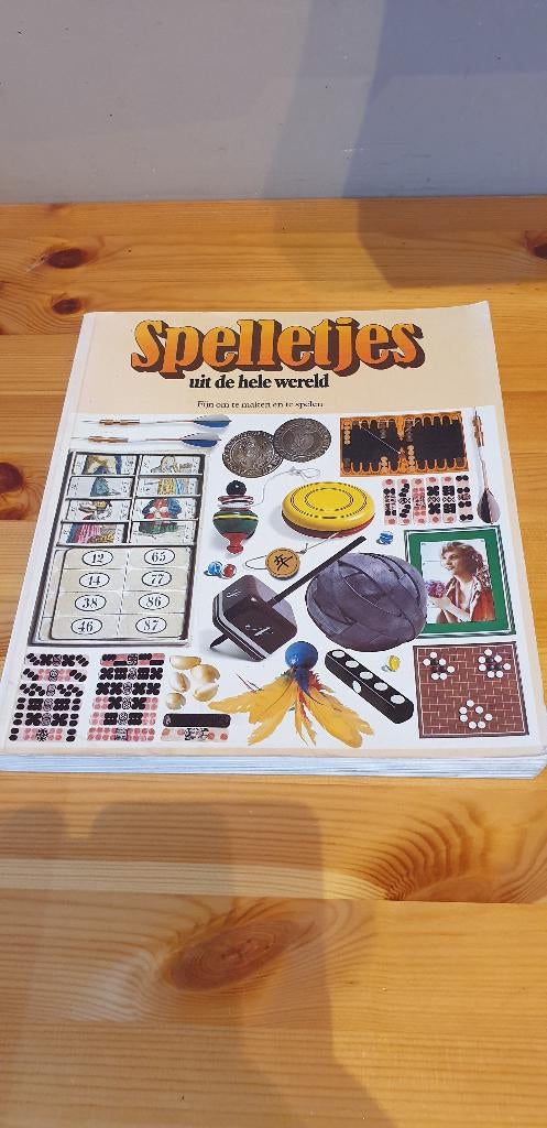 Spelletjes uit de hele wereld., Boeken, Ophalen of Verzenden, Gelezen, Overige onderwerpen