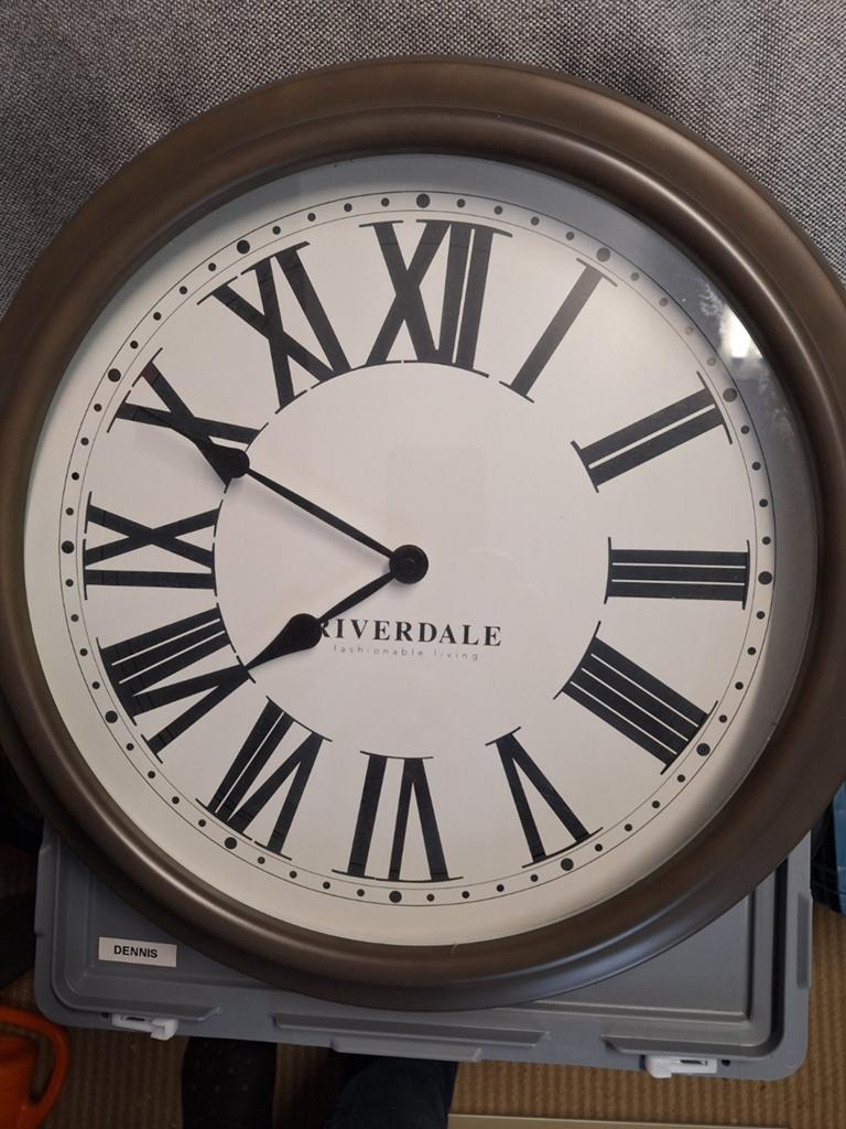 Riverdale klok, Huis en Inrichting, Woonaccessoires | Klokken, Ophalen of Verzenden, Zo goed als nieuw, Wandklok