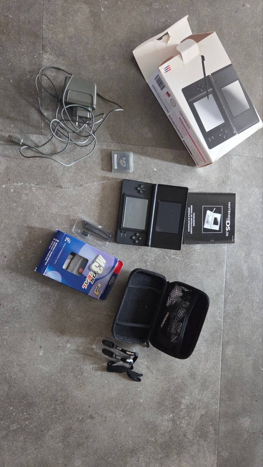 Nintendo DS Lite + oplader + extra kaart, Spelcomputers en Games, Spelcomputers | Nintendo DS, Ophalen, DS Lite