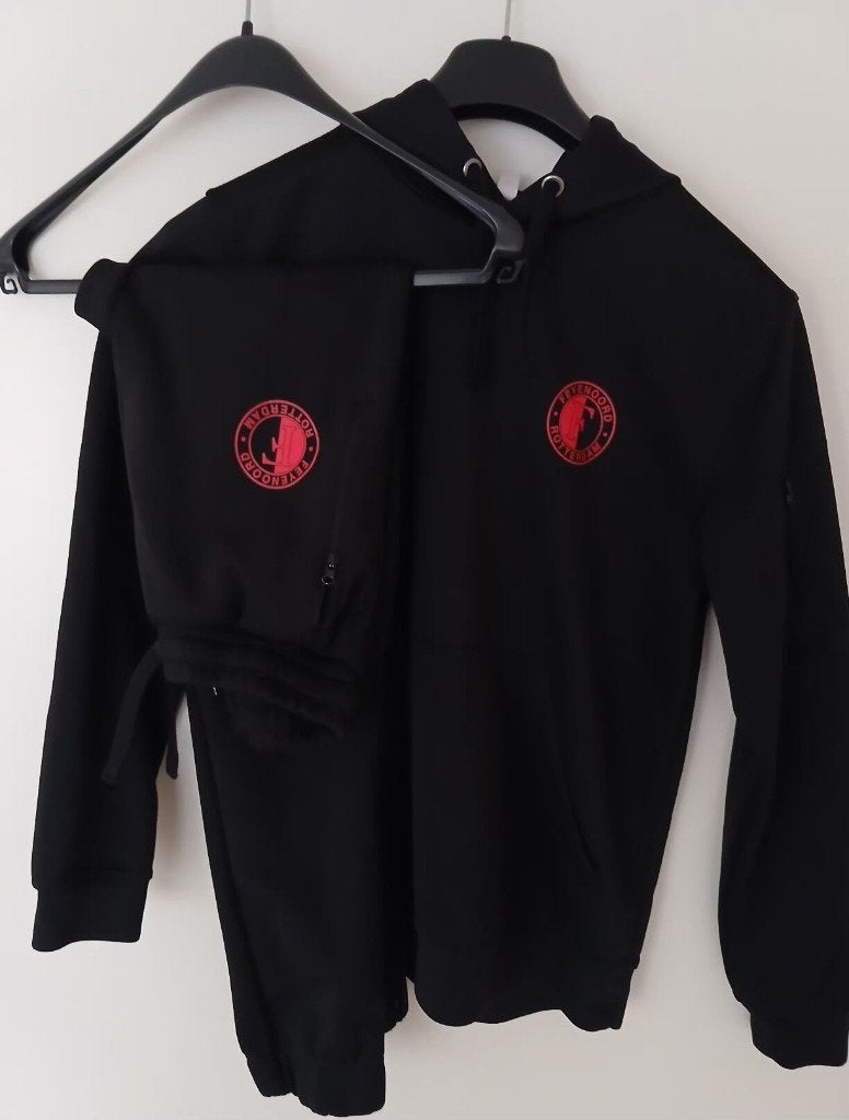 Feyenoord pak, Maat 48/50 (M), Zwart, Nieuw, Ophalen of Verzenden
