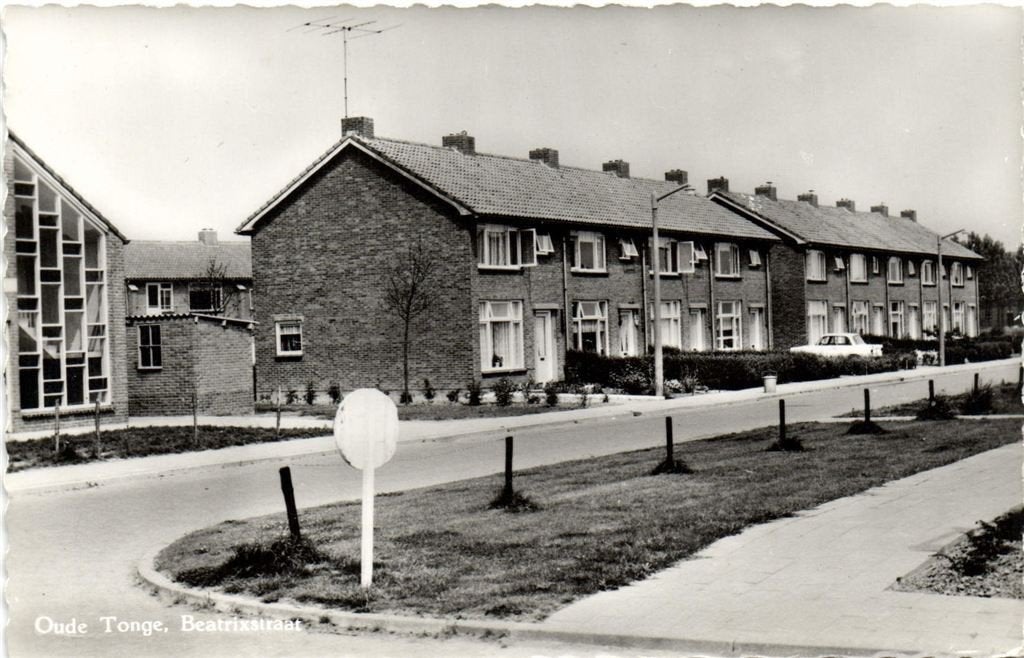 Oude Tonge, Beatrixstraat - ongelopen, Verzamelen, Ansichtkaarten | Nederland, Ophalen of Verzenden, 1960 tot 1980, Ongelopen