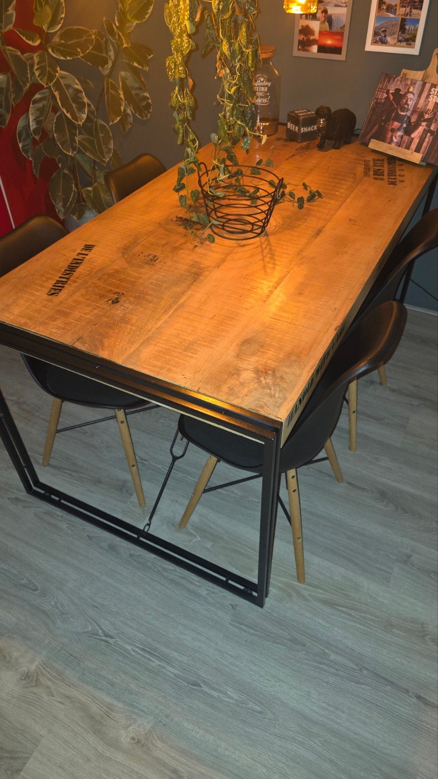 Industriële eettafel met metalen onderstel, Huis en Inrichting, Tafels | Eettafels, Gebruikt, 50 tot 100 cm, 150 tot 200 cm, Vier personen