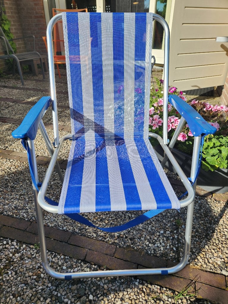 Te koop: strandstoeltje blauw/wit gestreept, Ophalen, Zo goed als nieuw, Campingstoel