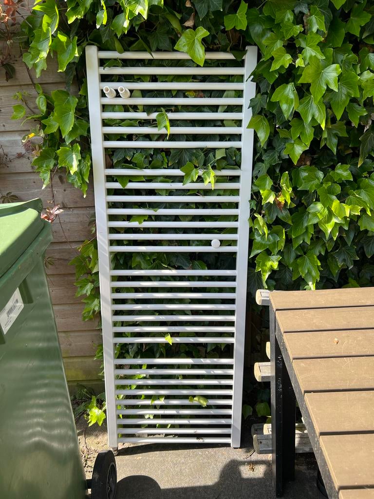 Witte handdoekradiator 50 cm breed ,143 cm hoog, Doe-het-zelf en Verbouw, Verwarming en Radiatoren, Ophalen, Radiator, Minder dan 60 cm