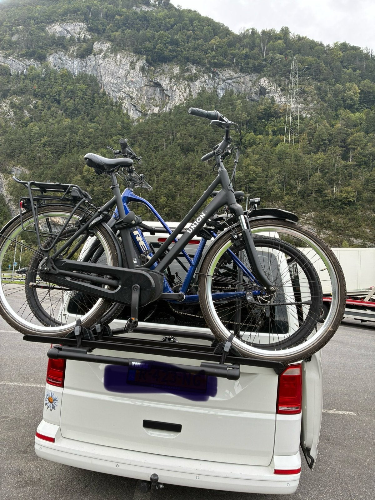 Thule Wanderway black fietsendrager. Achterklep VW T6, Auto diversen, Ophalen, Zo goed als nieuw, Achterklepdrager