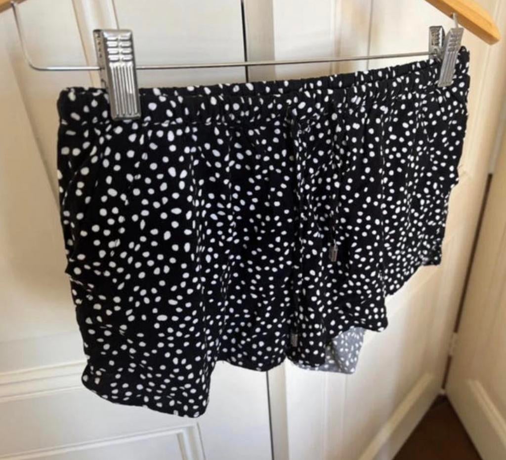 H&M kort broekje, pyjama broekje, kort short maat 36/38, Kort, Zwart, Nieuw, Ophalen of Verzenden