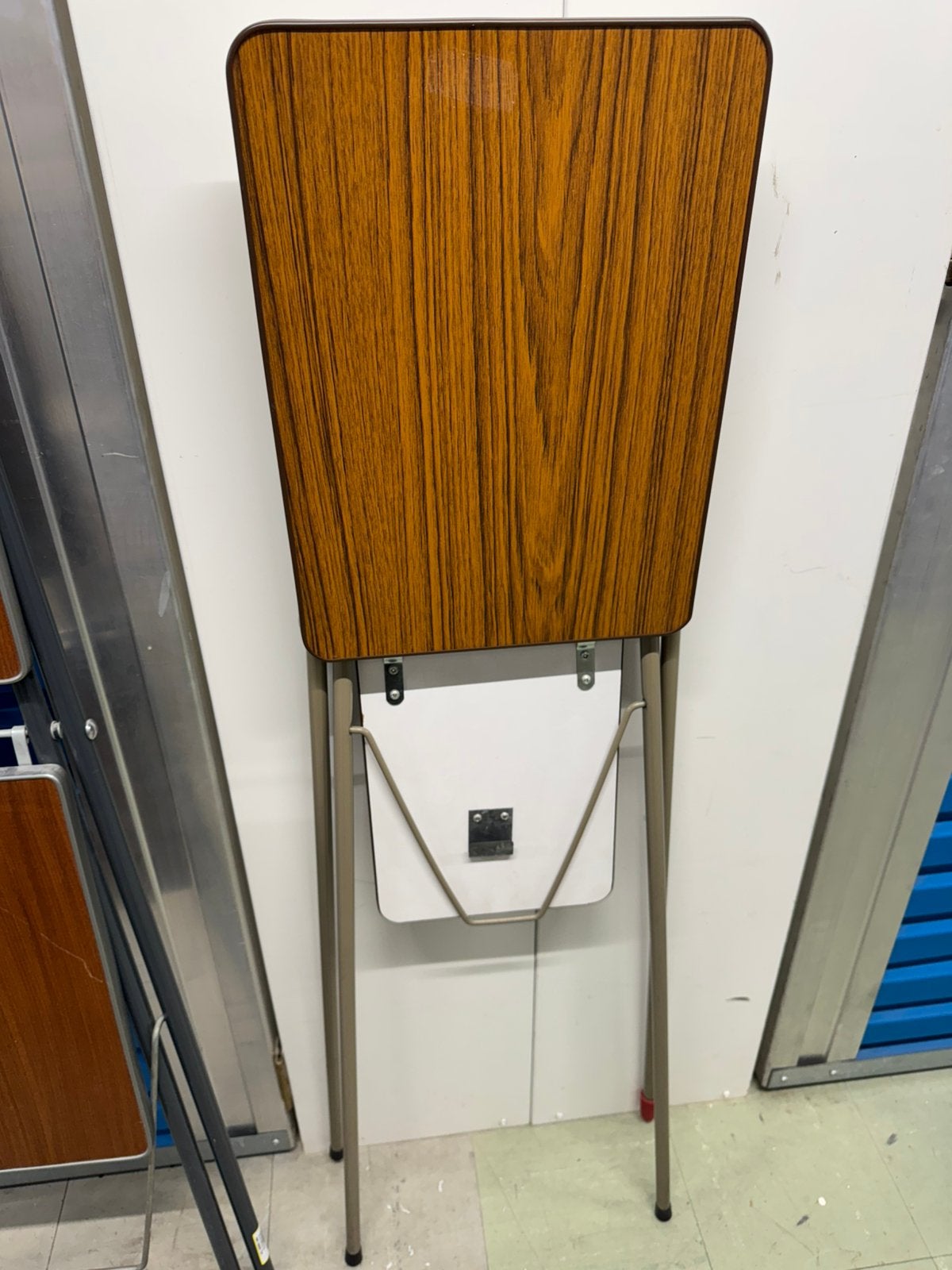 Bijzettafel / plantentafel / projectortafel, Huis en Inrichting, Tafels | Bijzettafels, Ophalen, Zo goed als nieuw, Rond