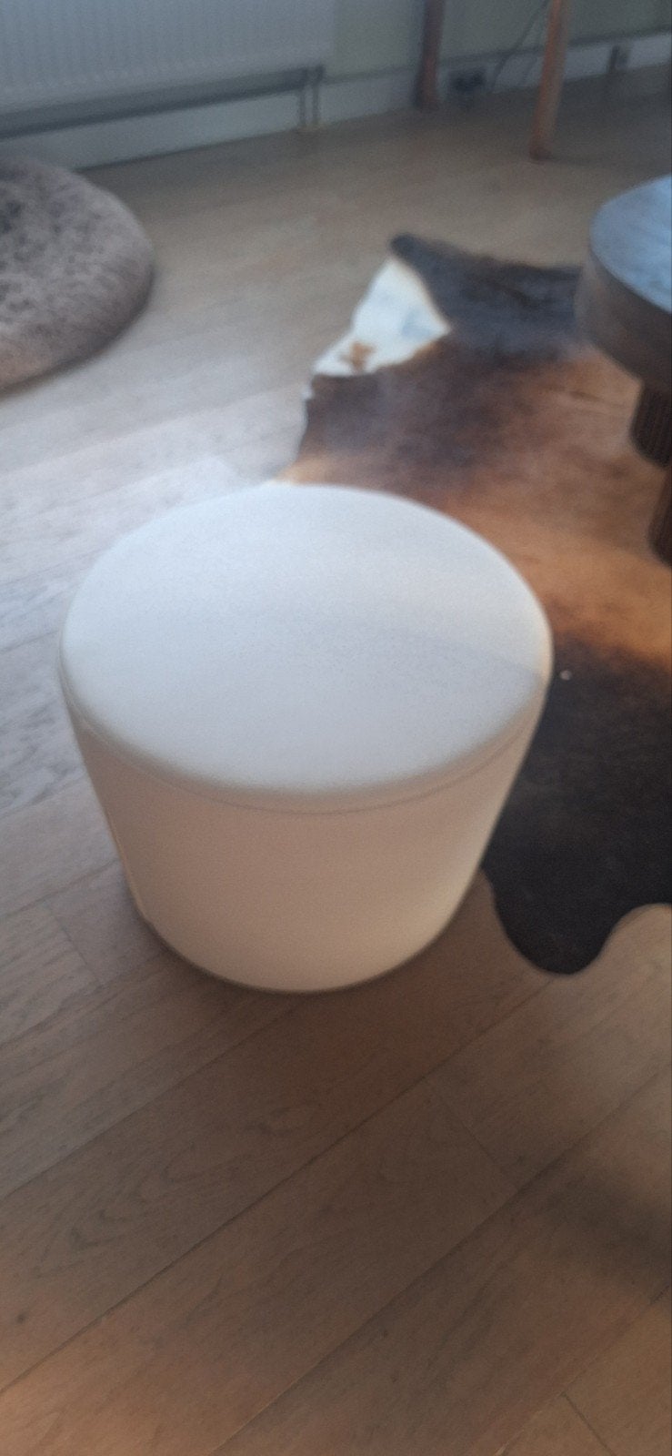 Witte ronde leren poef - Zo goed als nieuw, Ophalen, Minder dan 50 cm, Rond, Minder dan 50 cm