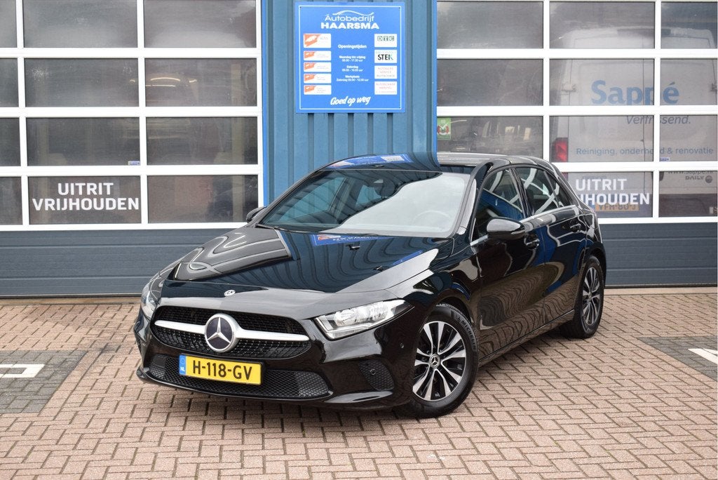 Mercedes-Benz A-Klasse 160 Business Solution (bj 2020), Voorwielaandrijving, Gebruikt, 4 cilinders, Leder en Stof