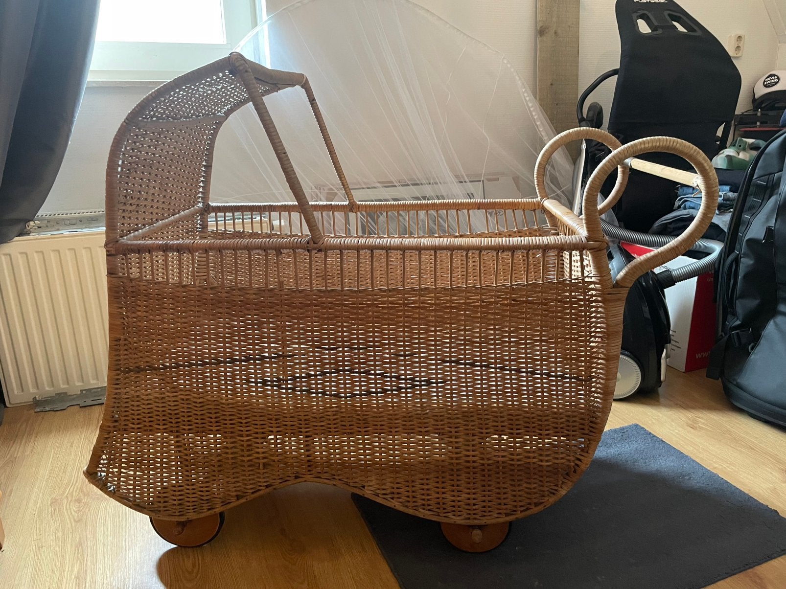 Vintage rieten wieg, Antiek en Kunst, Ophalen