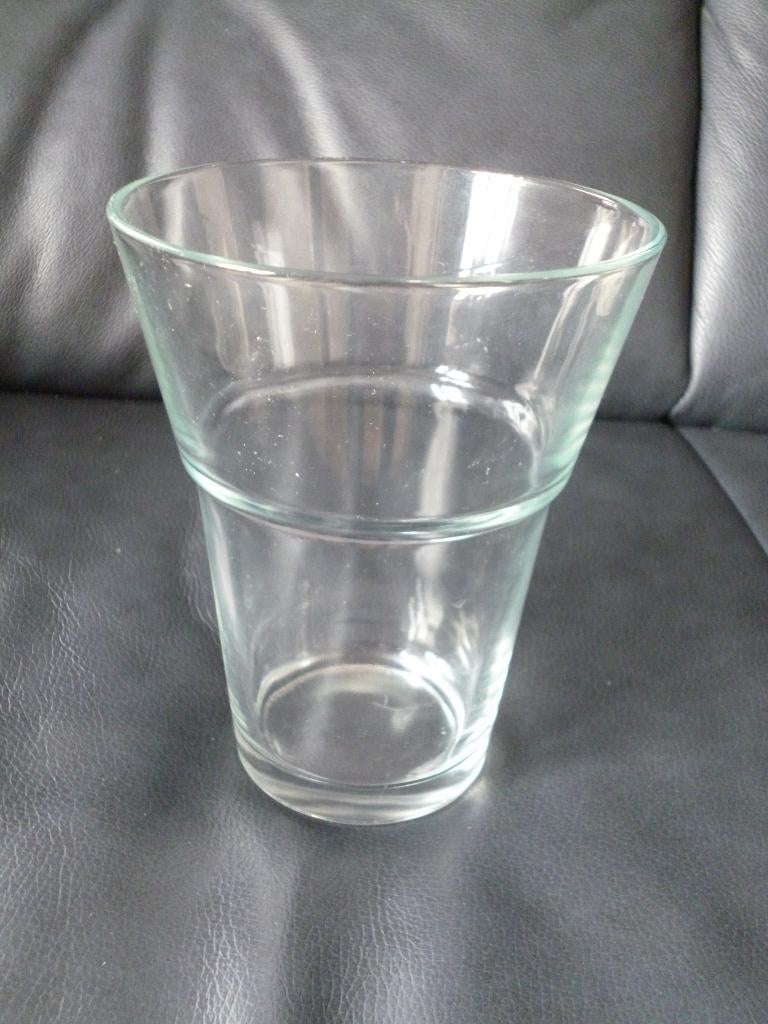 Stevige glazen vaas. BIJ €25 KOPEN GRATIS VERZENDEN, Overige kleuren, Ophalen of Verzenden, Minder dan 50 cm, Glas