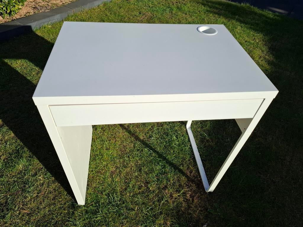Wit IKEA bureautje, Huis en Inrichting, Bureaus, Ophalen, Met lades, 50 cm, Zo goed als nieuw