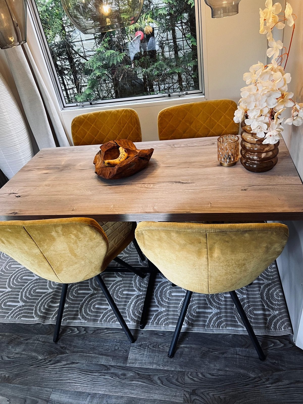 4 oker stoelen, Huis en Inrichting, Tafels | Eettafels, Ophalen of Verzenden, Zo goed als nieuw, Rond, 50 tot 100 cm