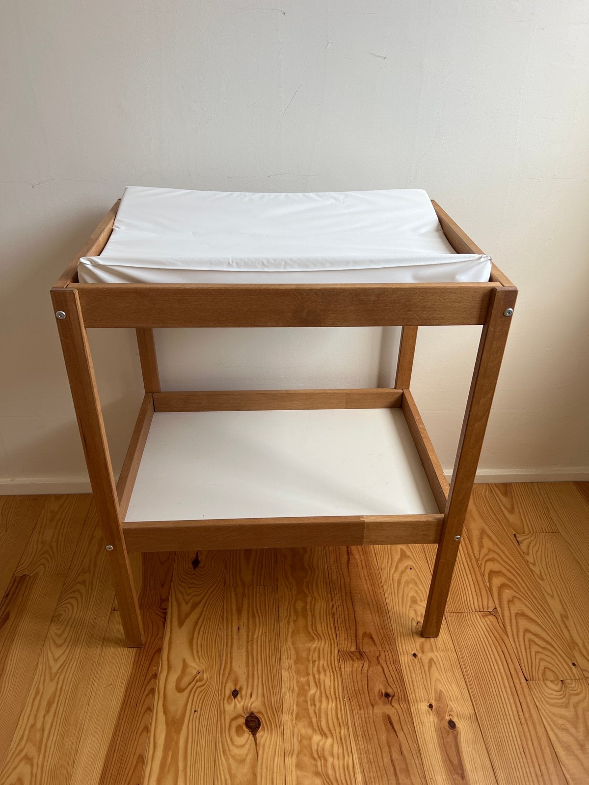 Ikea Ledikant met matras en verschoontafel, dekbed en lakens, Kinderen en Baby's, Ophalen of Verzenden, Gebruikt, Ledikant