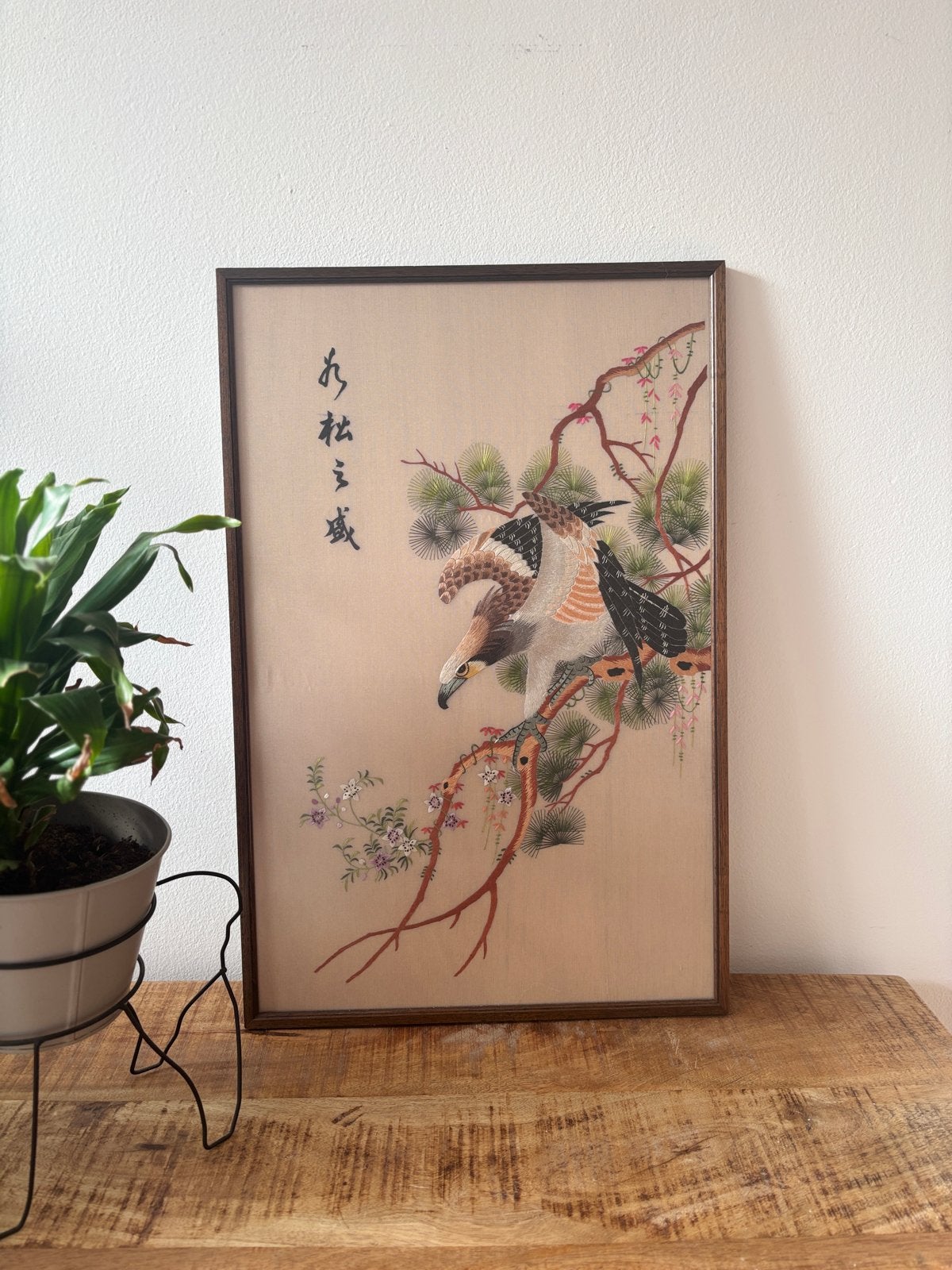Vintage Chinees Zijden Borduurwerk - Havik op Dennenboom, Ophalen, 50 – 75, Minder dan 50 cm, Gebruikt
