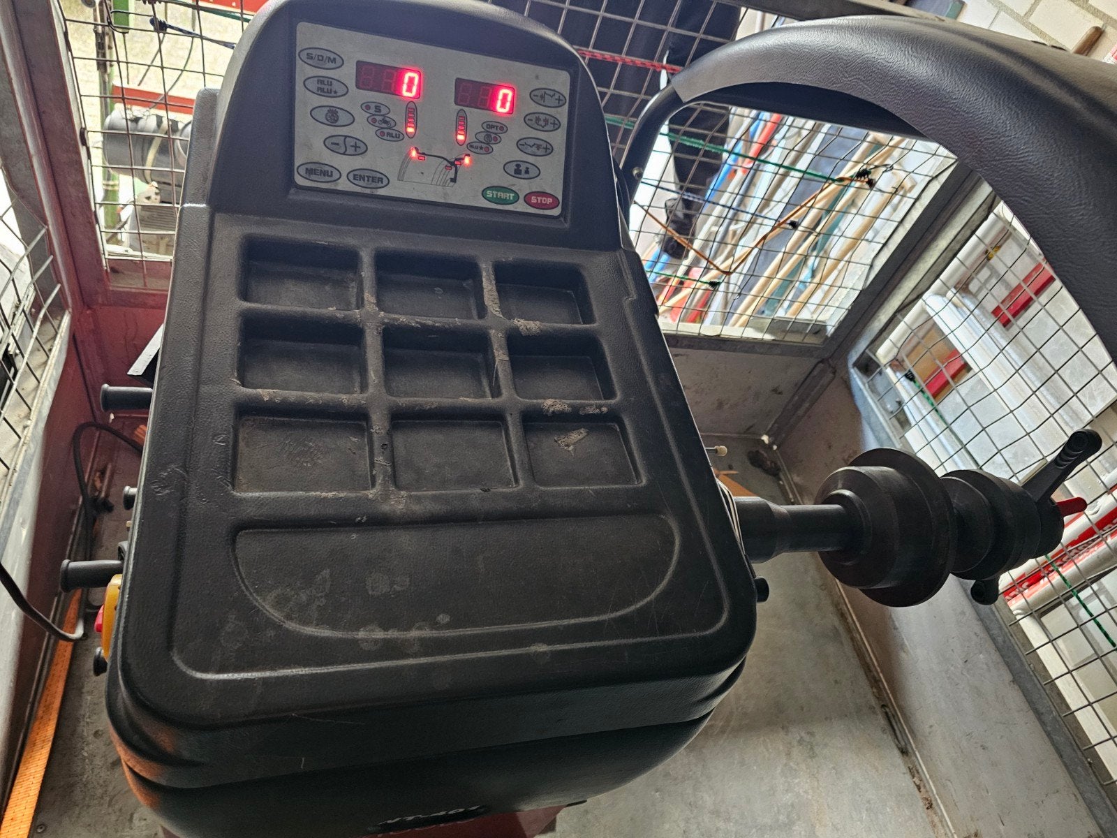 Balanceermachine 220V - Direct inzetbaar, Auto diversen, Ophalen of Verzenden, Gebruikt