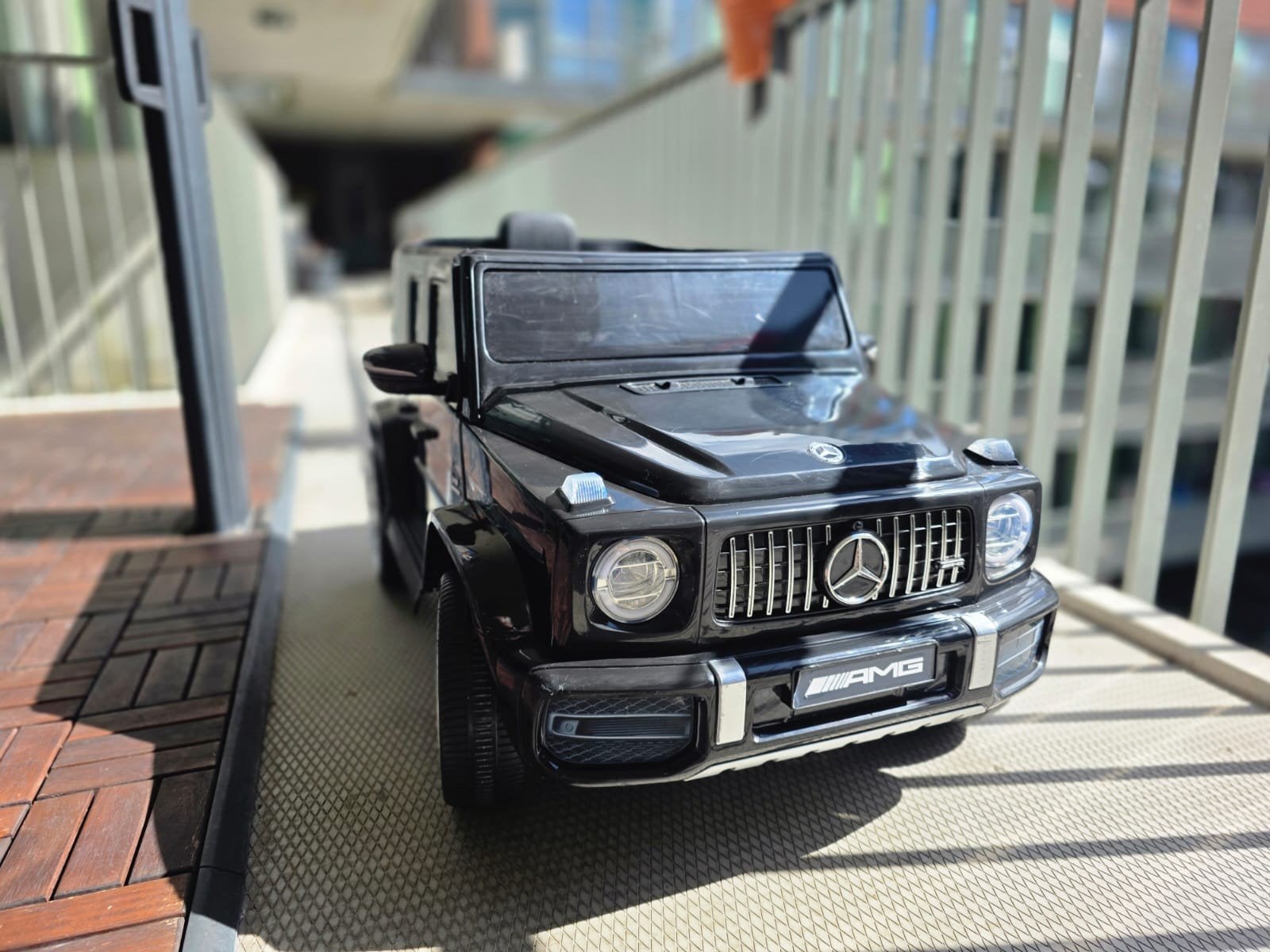 Elektrische kinderauto met afstandsbediening en oplader, Ophalen, Zo goed als nieuw, Overige typen