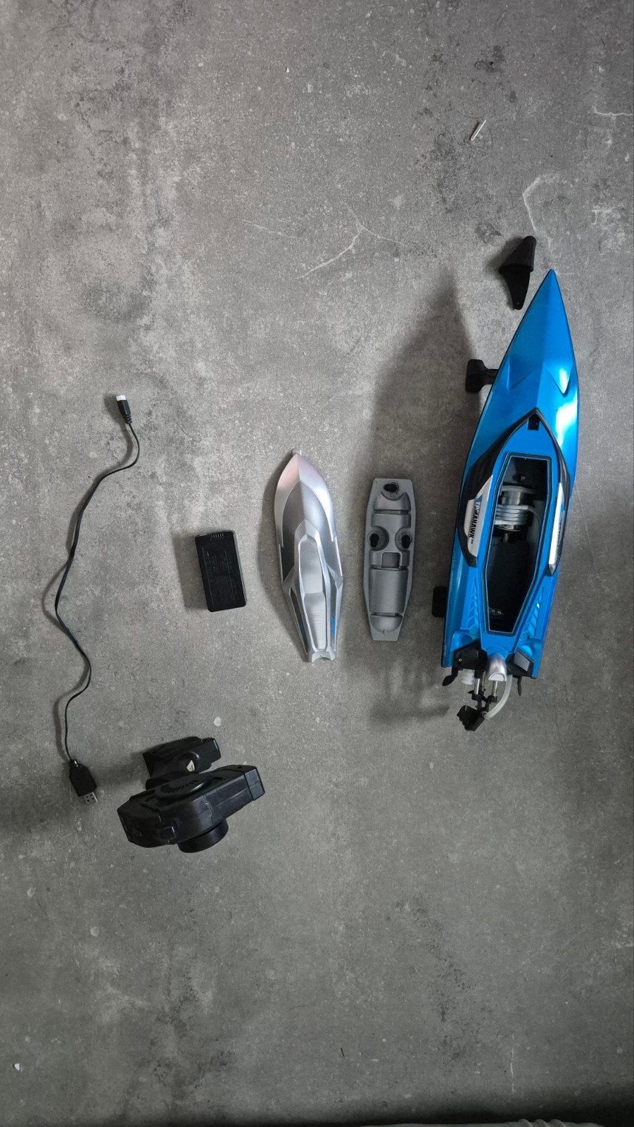 RC boot met zelfoprichtende functie en accu controller, Hobby en Vrije tijd, Modelbouw | Radiografisch | Overige, Ophalen