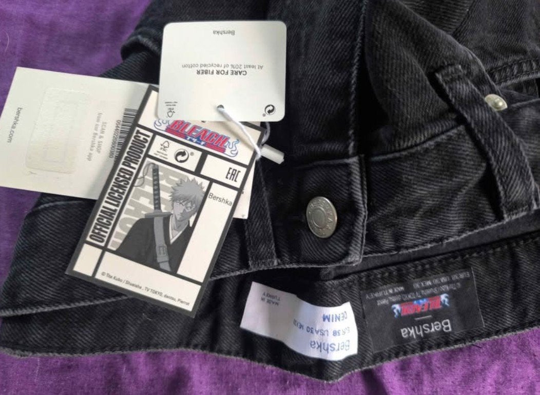 Nieuwe Bershka Bleach jeans met kaartjes, Maat 48/50 (M), Zwart, Nieuw, Ophalen of Verzenden