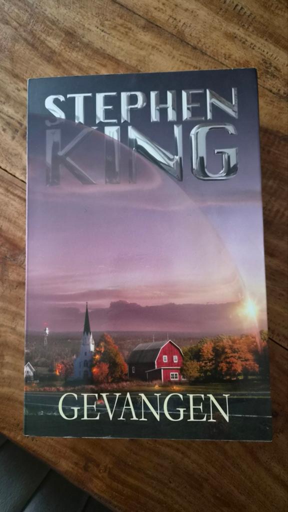 Stephen King GEVANGEN (under the dome), Boeken, Ophalen of Verzenden, Zo goed als nieuw, Stephen King