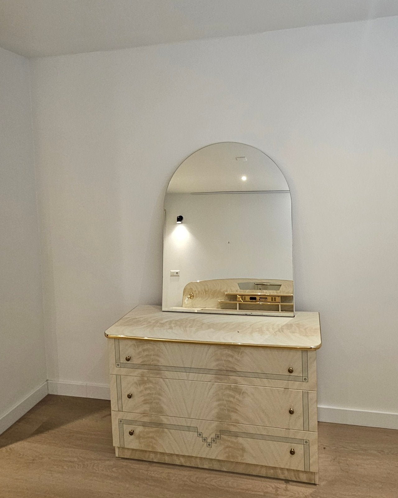 Mooi bed met nachtkastjes, commode en spiegel, Gebruikt, Tweepersoons, Ophalen of Verzenden, 200 cm