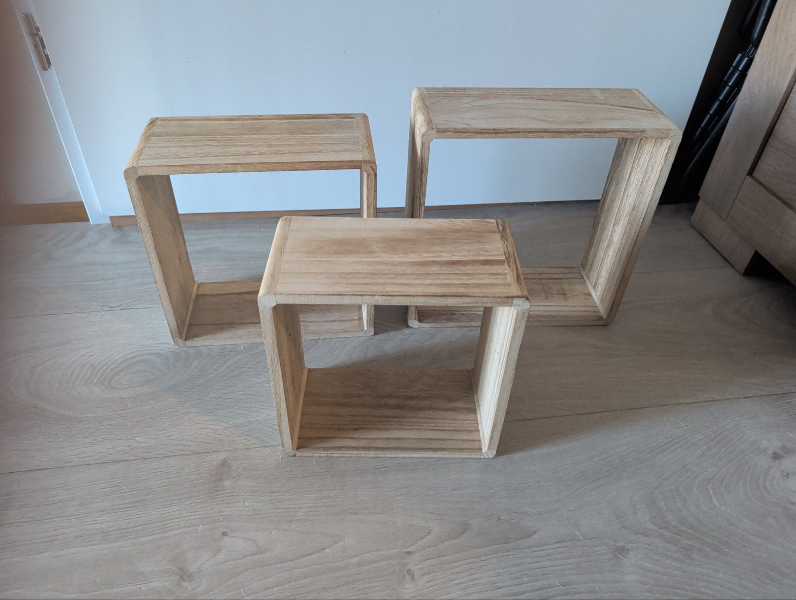 Set van 3 houten wandplanken / kubussen om op te hangen, Ophalen, Zo goed als nieuw