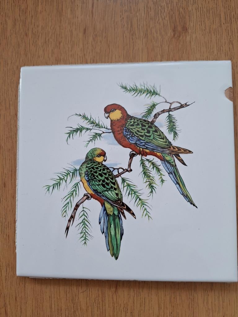 Twee wandtegels met vogels, Ophalen