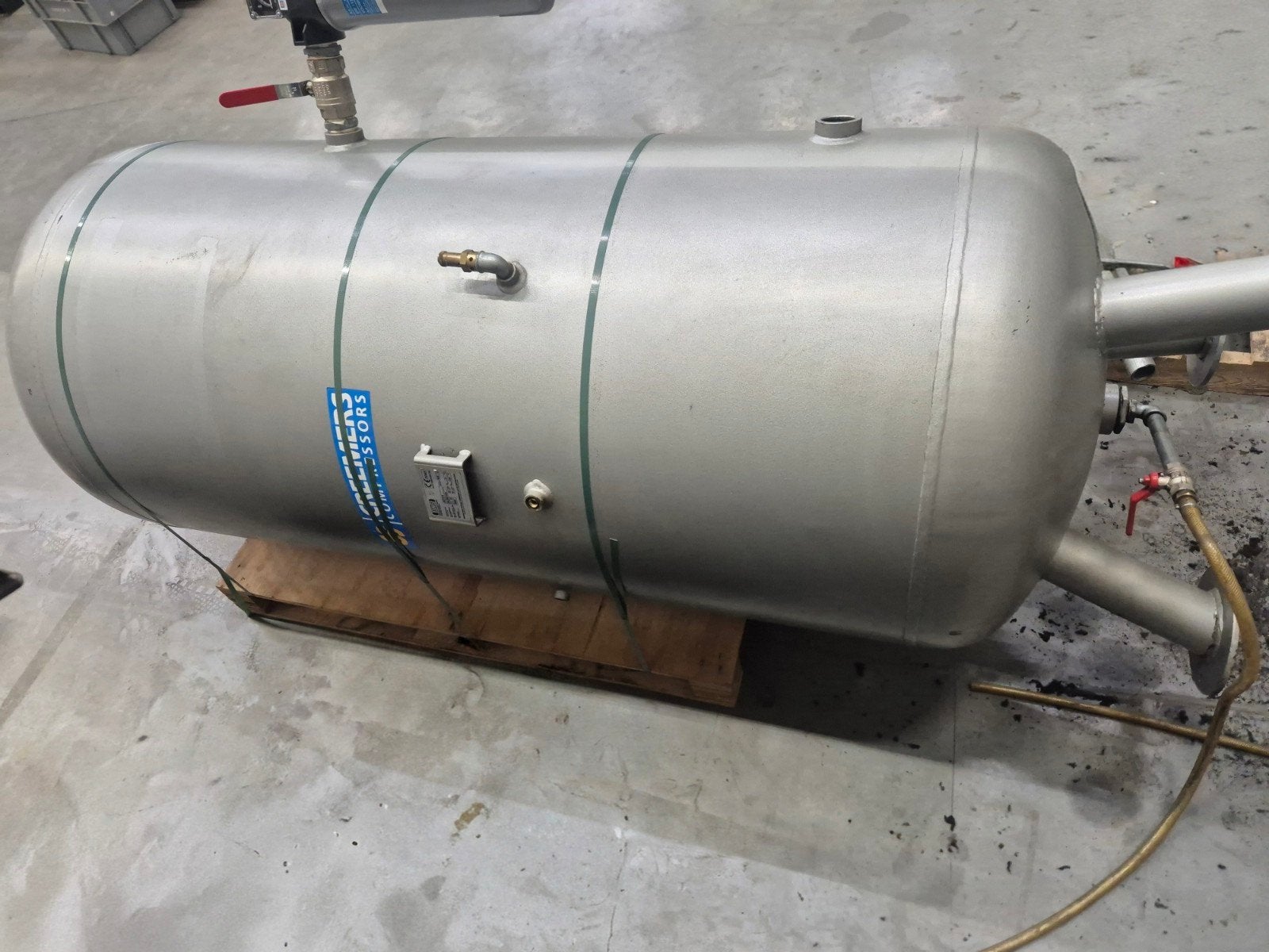 900 liter luchttank bouwjaar 2006 met voorfilter, 100 liter of meer, Ophalen, Gebruikt, 10 bar of meer
