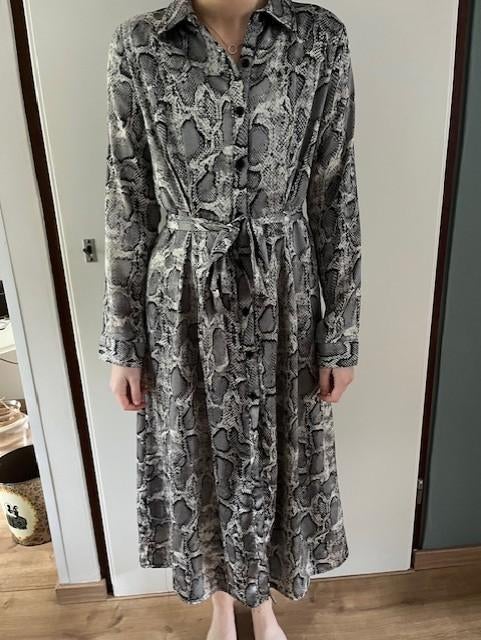 jurk met slangenprint, Kleding | Dames, Jurken, Zwart, Zo goed als nieuw, Maat 34 (XS) of kleiner, Onder de knie