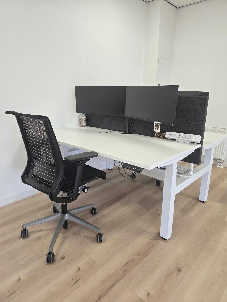 Foto 4 van 2x Elektrisch duo zit-sta bureau + Steelcase stoelen