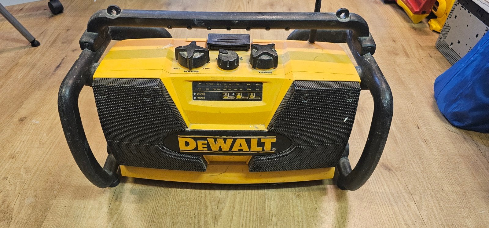 DeWalt DW911 Bouwradio - Robuust en Betrouwbaar, Ophalen of Verzenden, Gebruikt, Bouwradio