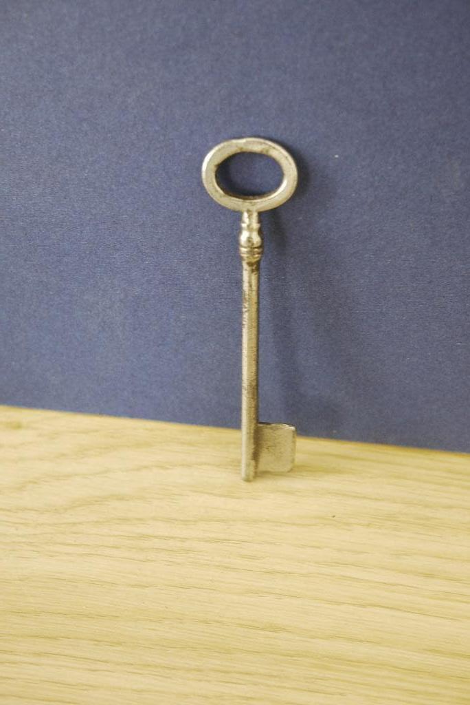 curiosa brocant jaren 30  loper sleutel origineel, Ophalen of Verzenden