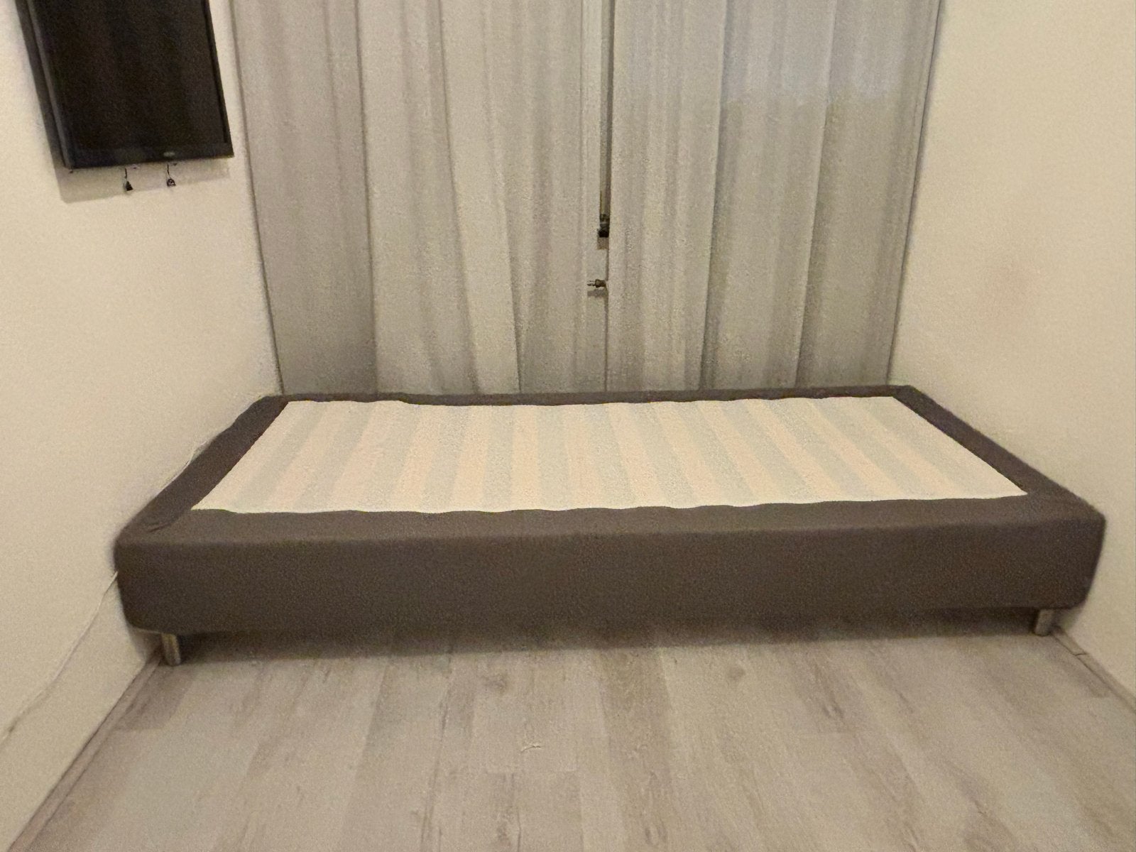 IKEA Eenpersoons box spring met matras 90x200 cm, Ophalen, Overige materialen, Gebruikt, 90 cm
