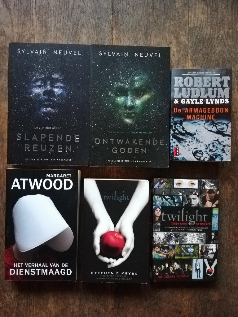 Thrillers met bovennatuurlijk tintje,Twilight en Dienstmaagd, Boeken, Ophalen of Verzenden, Zo goed als nieuw, Stephenie Meyer; Margaret Atwood; Patrick Süskind; Robert Ludlum