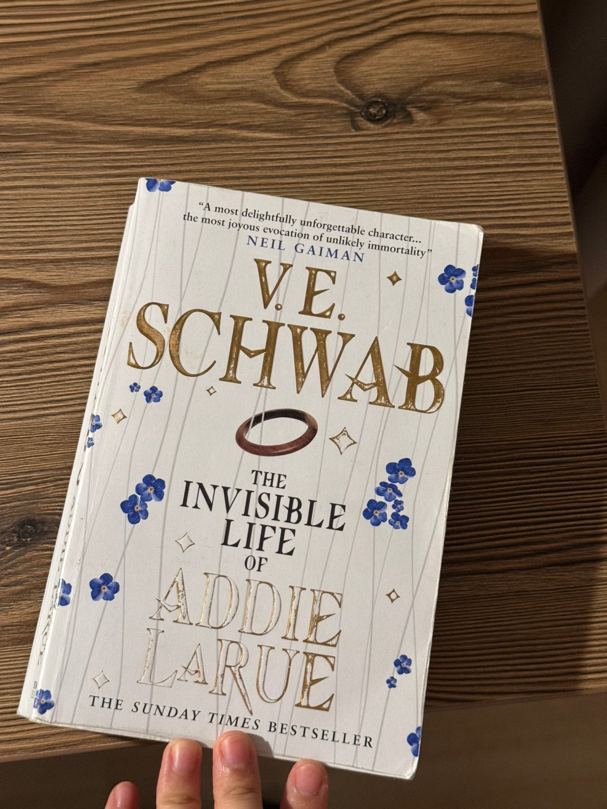 Book The invisible life of Addie Larue, Boeken, Ophalen of Verzenden