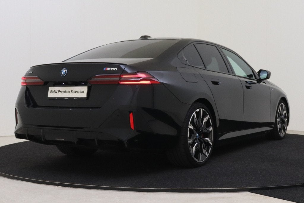 BMW i5 M60 xDrive M Sport / Panoramadak / Trekhaak / Adaptie, 514 km, Gebruikt, Zwart, 601 pk