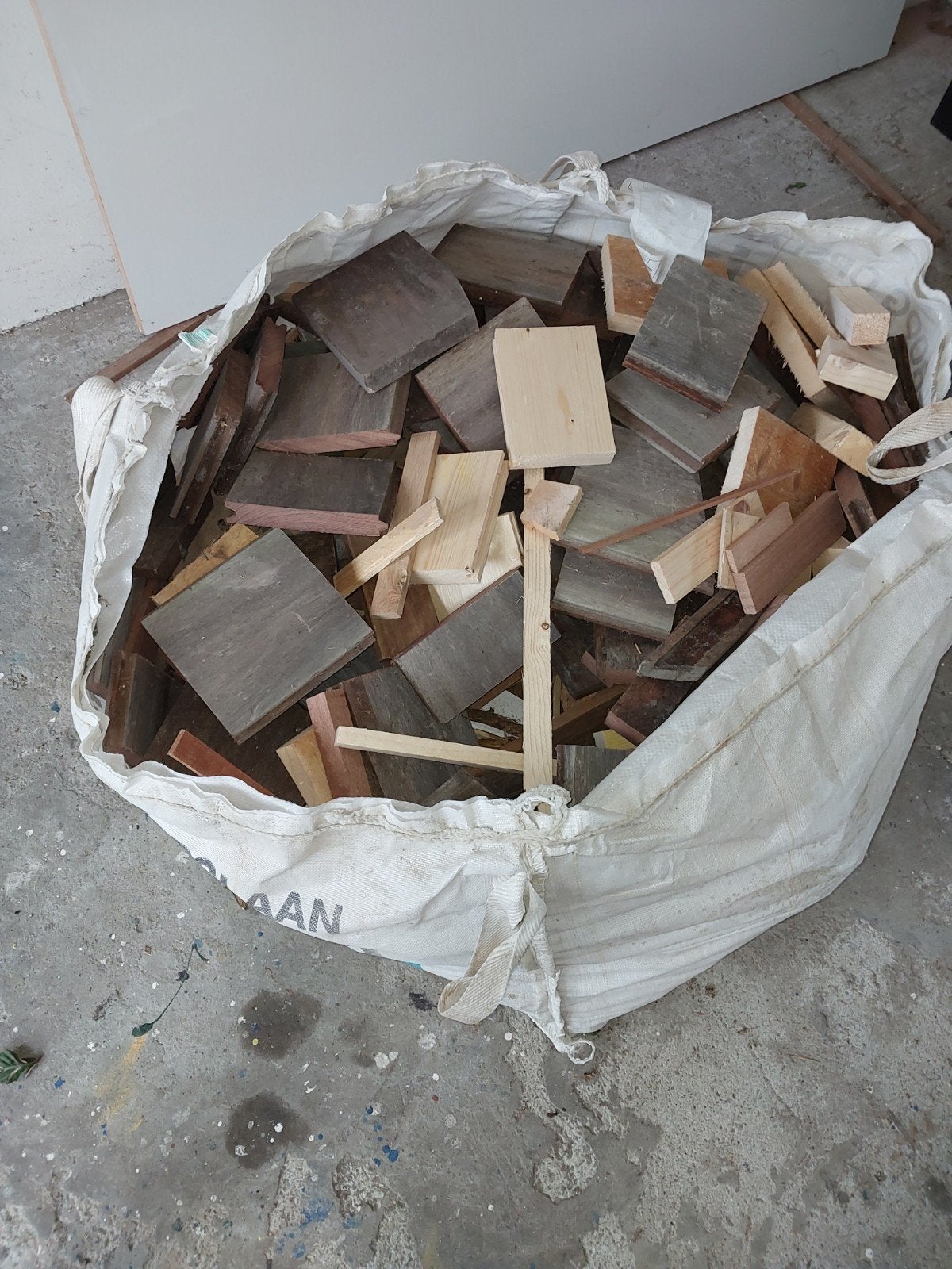 Diverse restpartij hout in big bag, Doe-het-zelf en Verbouw, Ophalen, Gebruikt, Minder dan 25 mm, Overige typen