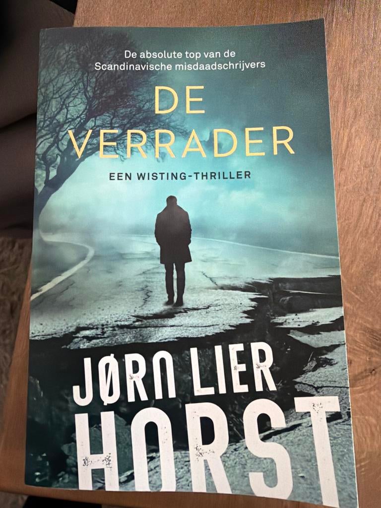 WK7.   Jørn Lier Horst - De verrader, Boeken, Thrillers, Jørn Lier Horst, Scandinavië, Ophalen of Verzenden, Zo goed als nieuw