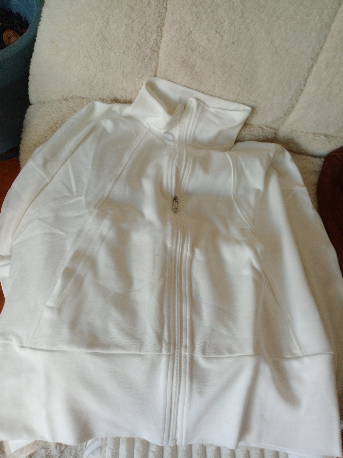 Twee nieuwe korte jasjes wit en bruin maat 44, Kleding | Dames, Ophalen of Verzenden, Nieuw, Maat 42/44 (L), Wit