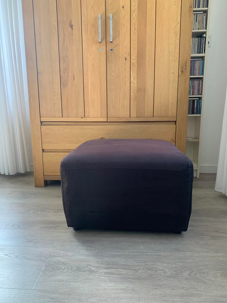 Suede bruine poef, Ophalen of Verzenden, Zo goed als nieuw, Minder dan 50 cm